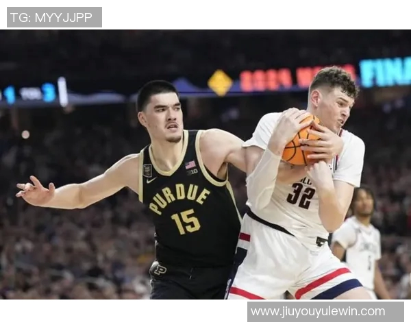 鹈鹕主帅称奎因与费尔斯沉稳且好胜心显著彰显团队精神